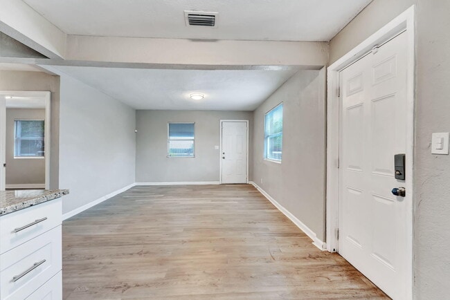 Building Photo - 172 W 15th St