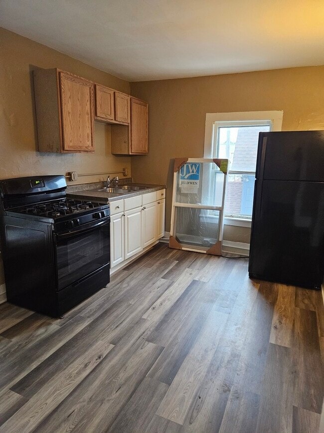 428 W High St Unit B, Sycamore, IL 60178 Condo for Rent in Sycamore