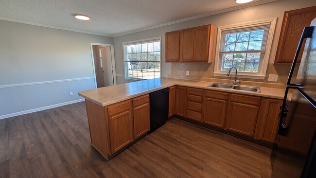 Building Photo - 3928 Pine Line Dr