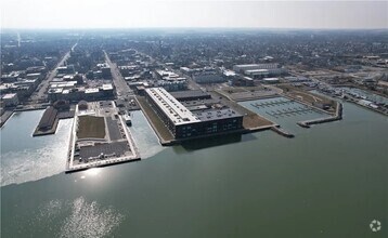 Building Photo - 401 W Shoreline Dr