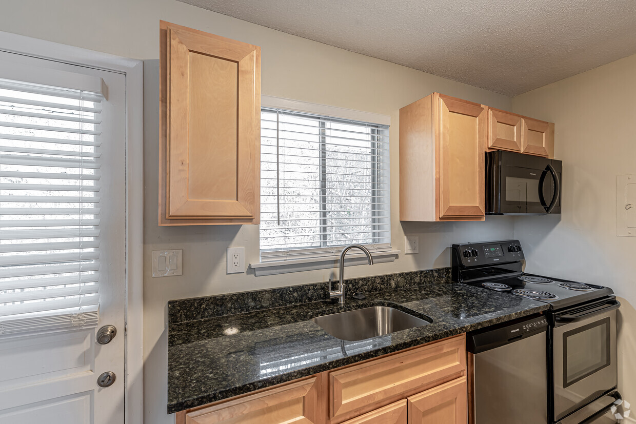 1BR, 1BA - Cocina Summit - Summit and Birch Hill Apartments