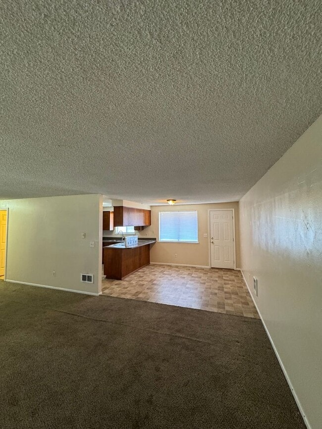 Building Photo - Nice 2 Bedroom 1 Bath Apartment in Sheridan