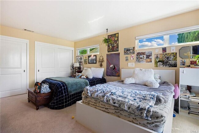 Building Photo - Updated 4bd/3ba House Right Off of Highland Dr