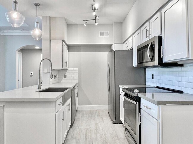 Building Photo - 15200 Memorial Dr