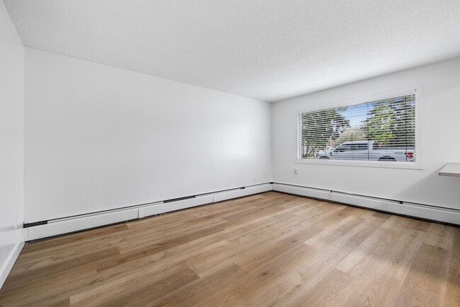 Building Photo - 2242-2242 Scarth St