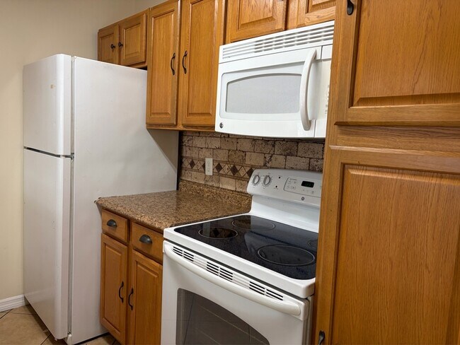 Foto del edificio - 807 Timbers Ct