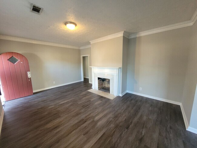 Foto del edificio - 2400 Bell St