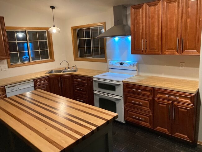 Building Photo - 60637 Devon Cir
