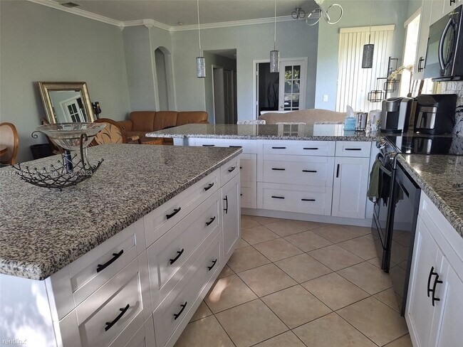 Building Photo - 4 br, 3 bath House - 1210 Oakwater Dr # 1210
