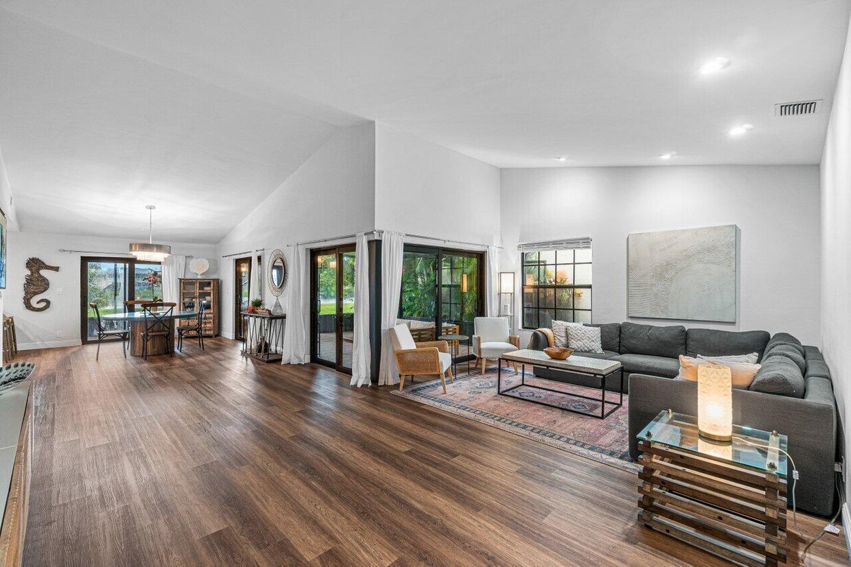Primary Photo - 1345 NW 21st Terrace