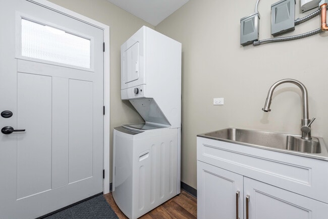 Foto del edificio - 42076 N East Rd