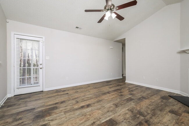 Foto del edificio - 746 Brewers Glynn Ct