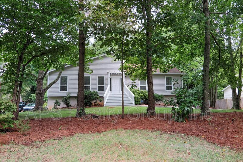 Primary Photo - 141 Evergreen Dr