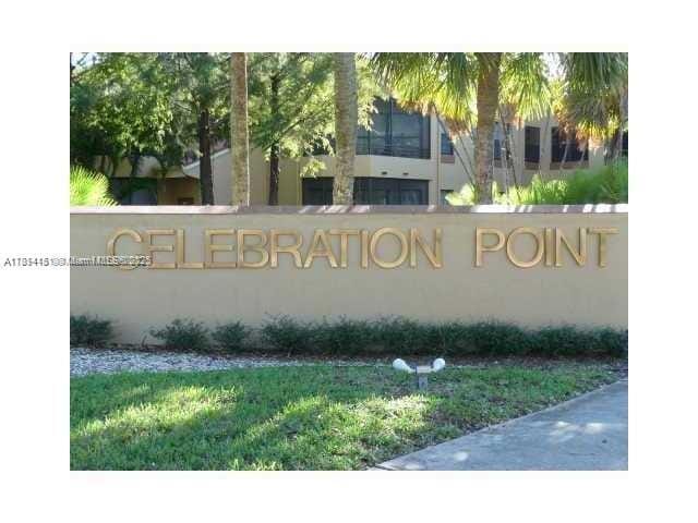 Primary Photo - 15405 N Miami Lakeway
