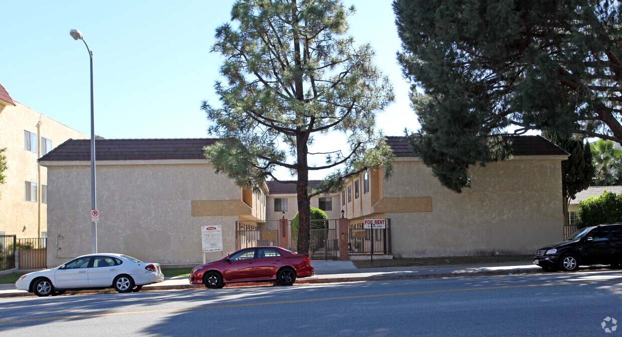 Primary Photo - 17322 Chatsworth St