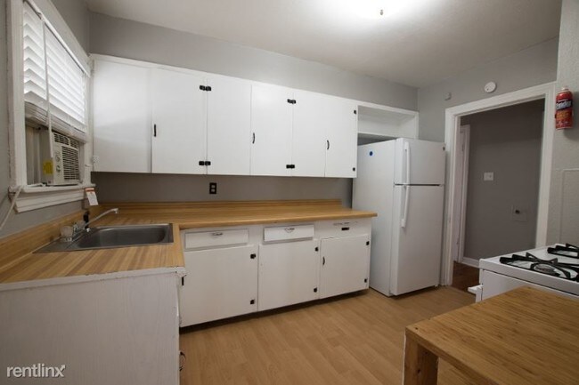 Building Photo - 2 br, 1 bath Apartment - 724 E Grayson St