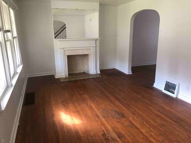 sala de estar - 1919 Columbia Ave