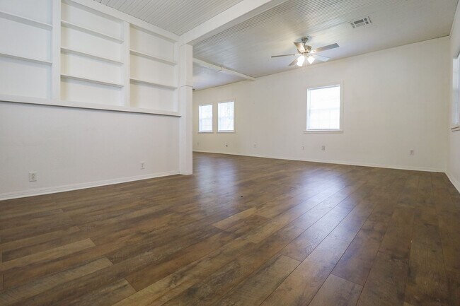 Building Photo - 3 Bed 2 Bath Rental House