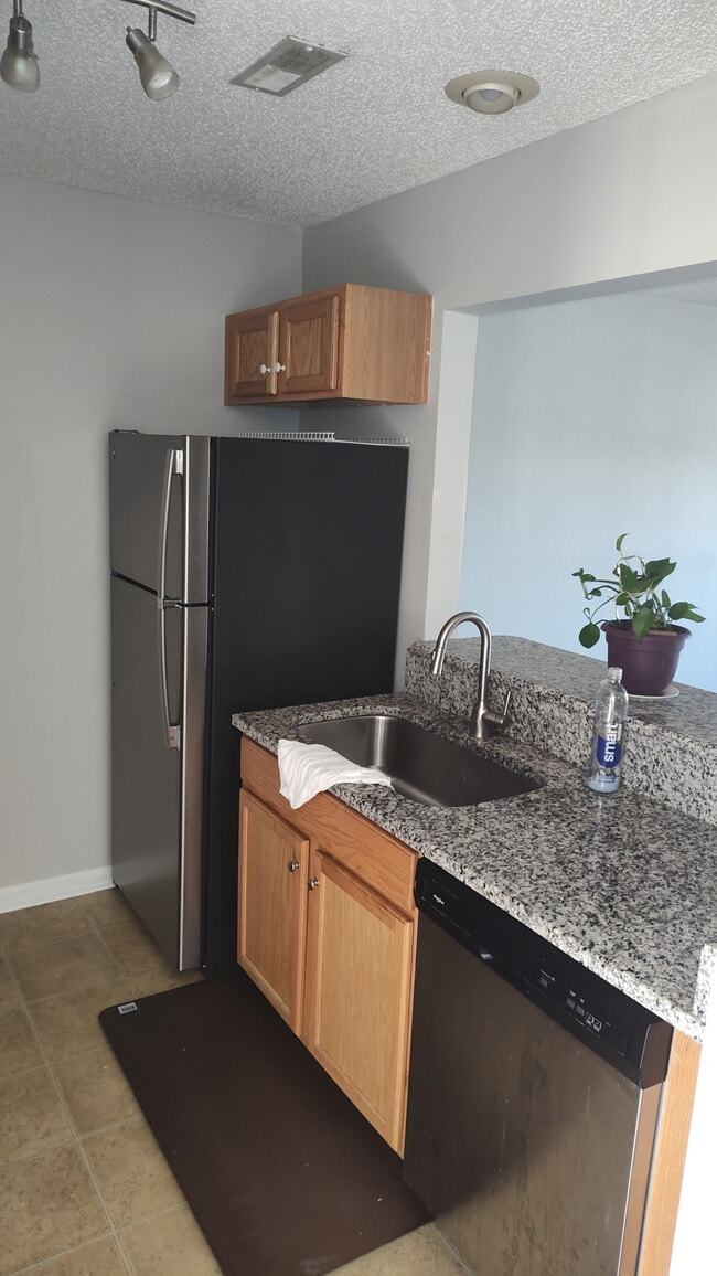 Foto del edificio - 2601 Riverridge Ct