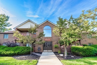 Building Photo - 8677 Scenicview Dr