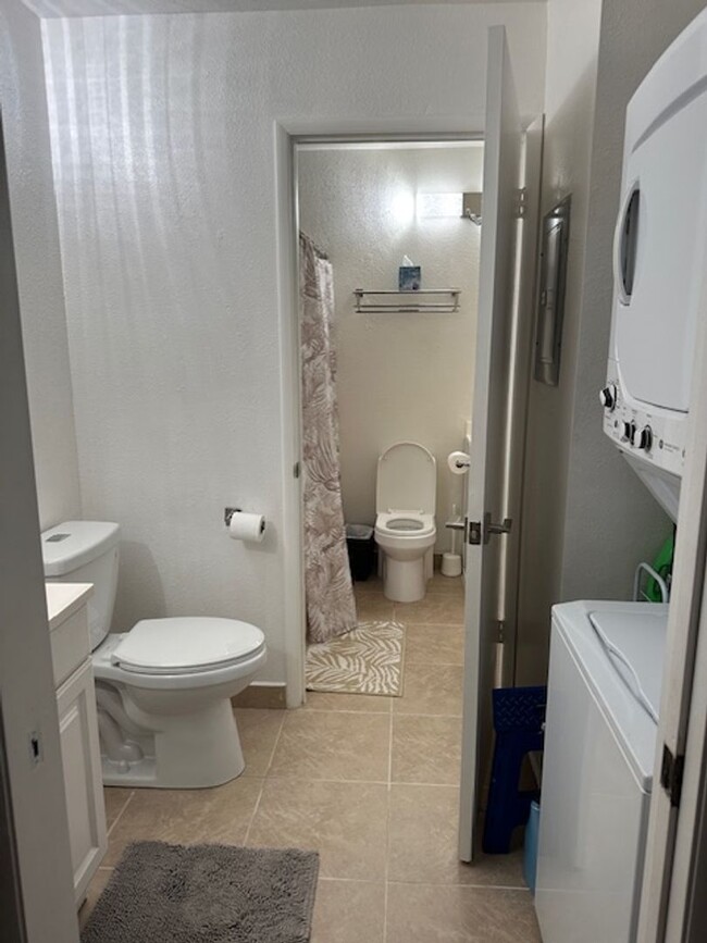Building Photo - Furnished Southpointe unit