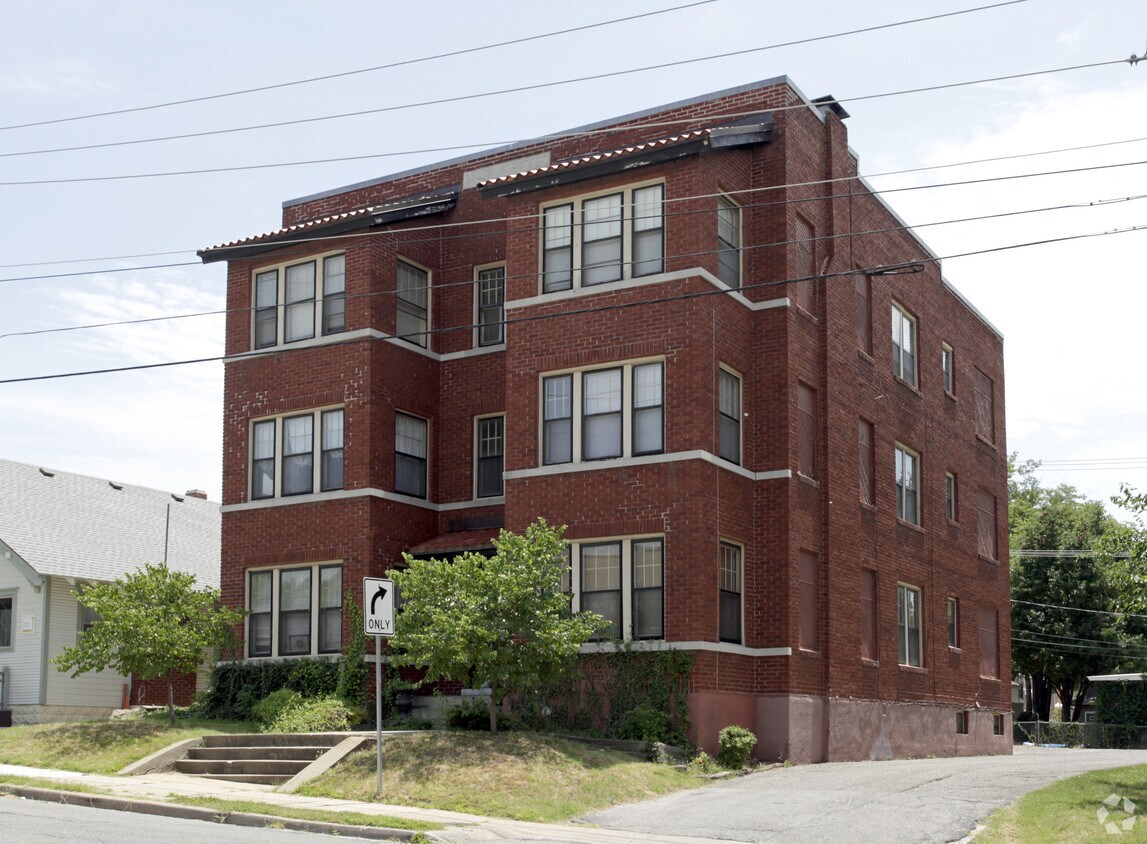 Primary Photo - 134 E 18th St