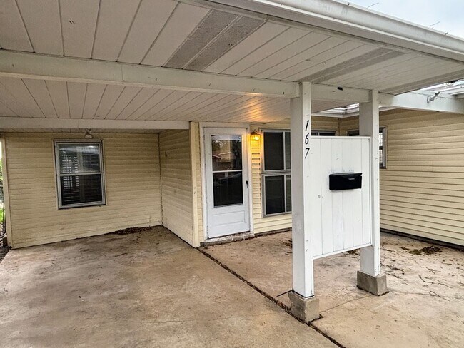 Building Photo - Centrally located cute single story In Gre...