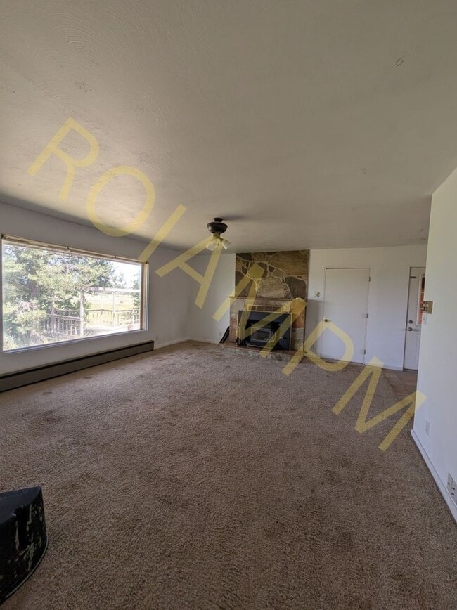 Building Photo - Charming 3-bed 2-bath Home at the Edge of ...