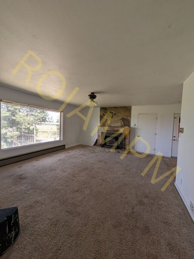 Foto del edificio - Charming 3-bed 2-bath Home at the Edge of ...