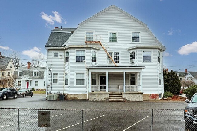 Building Photo - 30 Elmgrove Ave