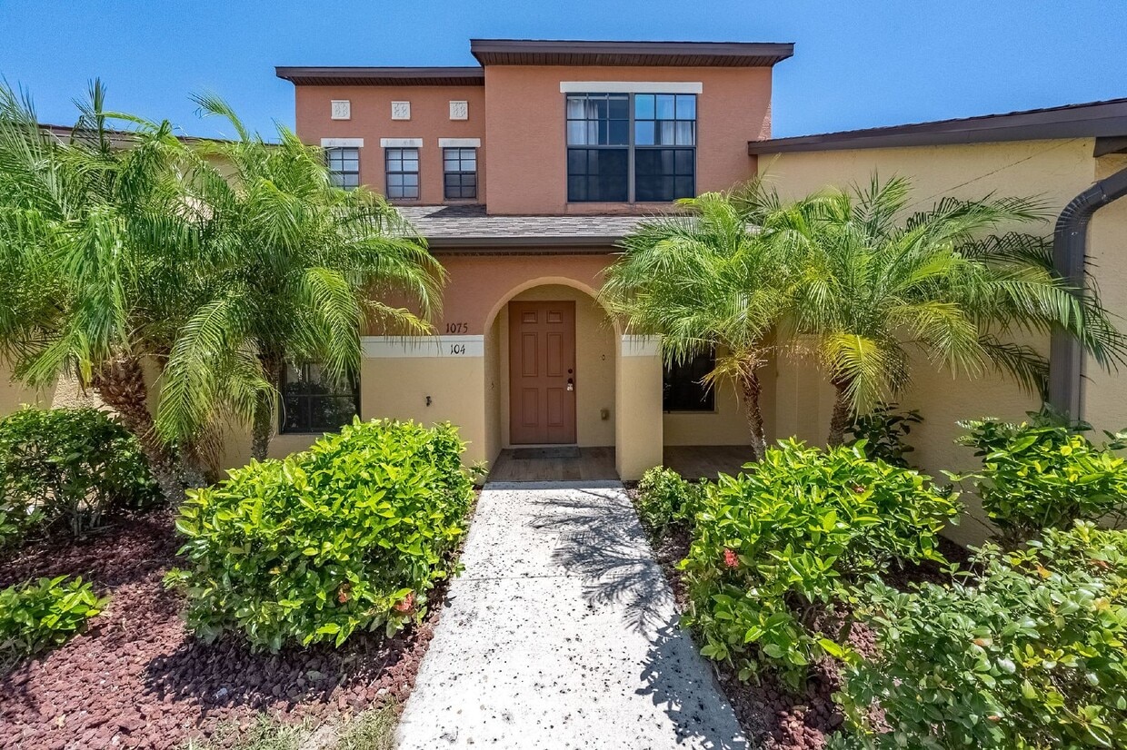 Foto principal - 3 bedroom, 2 bathroom townhome in Sonesta ...