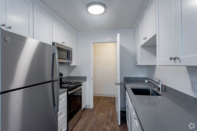 1HAB, 1BA - Cocina - Park Square Apartments