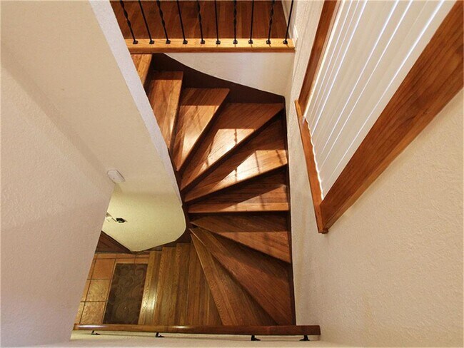 Building Photo - 4904 Chenevert St