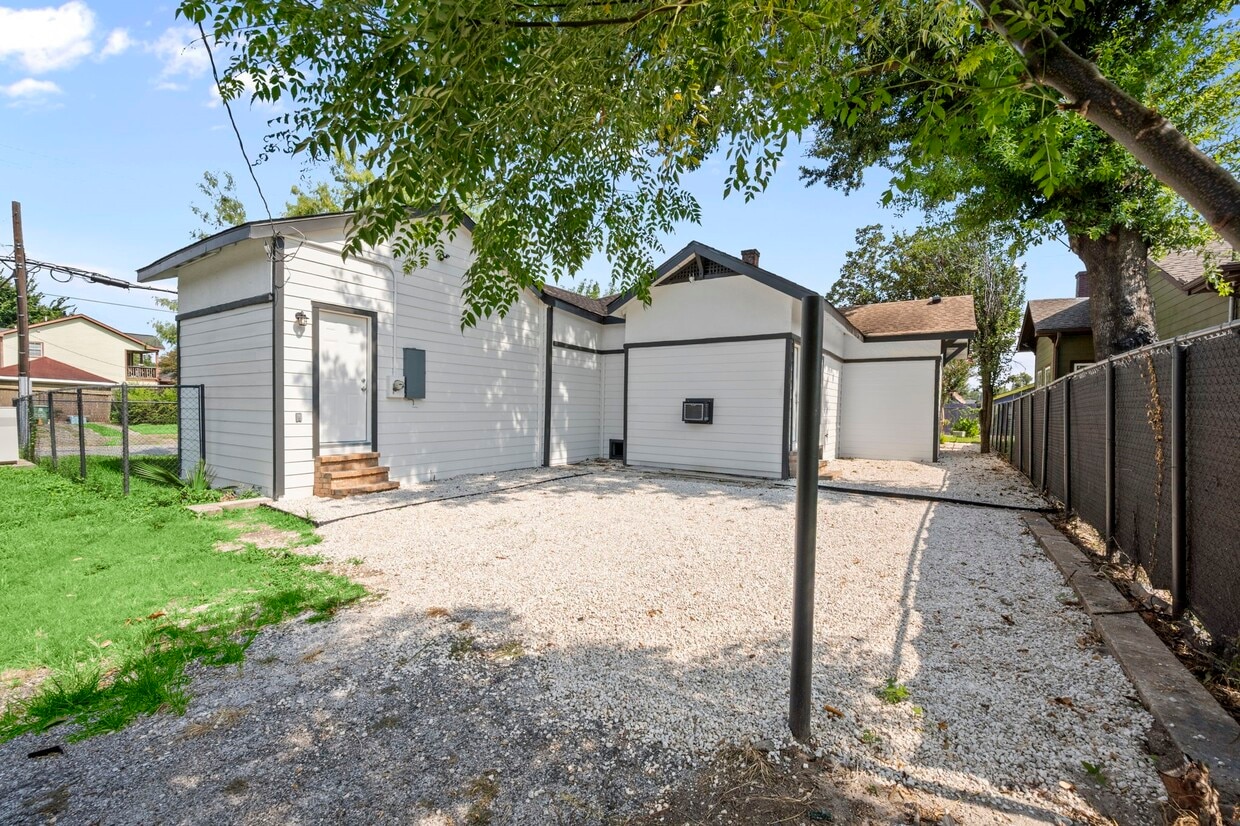 Building Photo - 4902 McKinney St