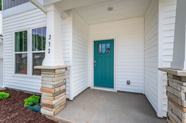 Building Photo - 232 Woodhouse Wy