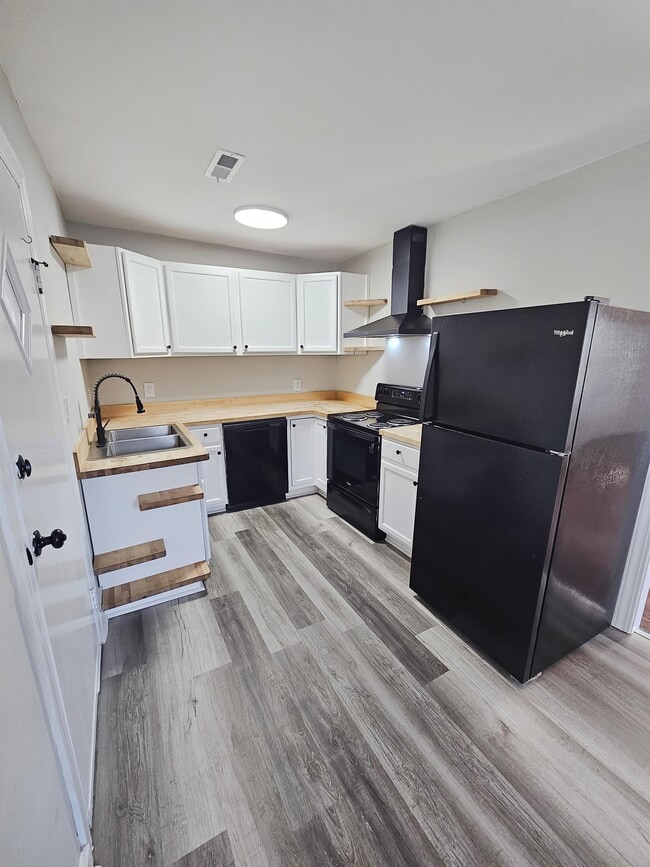 Building Photo - 39 Baxter St