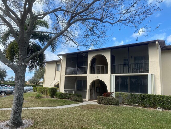 Foto del edificio - 112 Lake Pine Cir