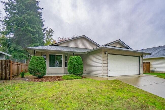 Building Photo - CUTE AND COZY THREE BEDROOM AND TWO BATHRO...