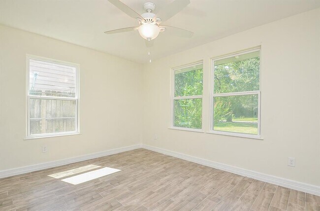 Building Photo - 5 Glenfield Ct