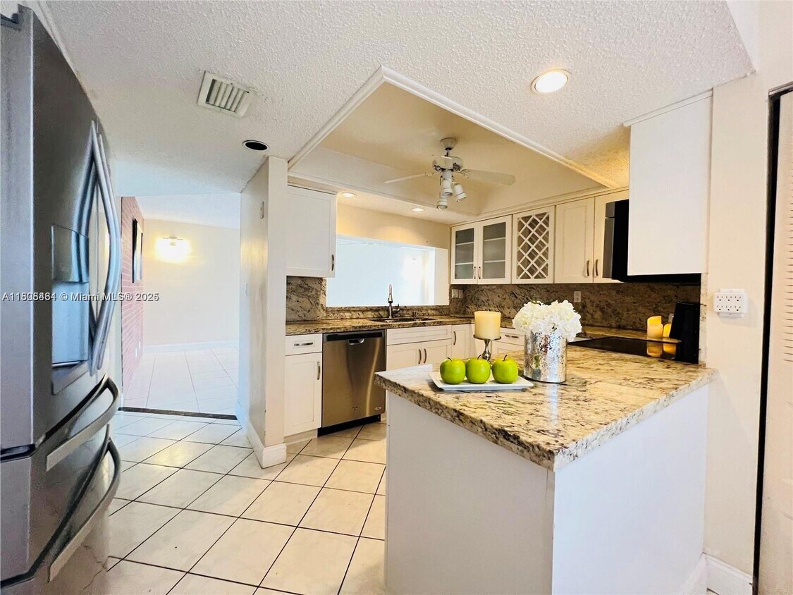 Foto principal - 1830 Sabal Palm Dr