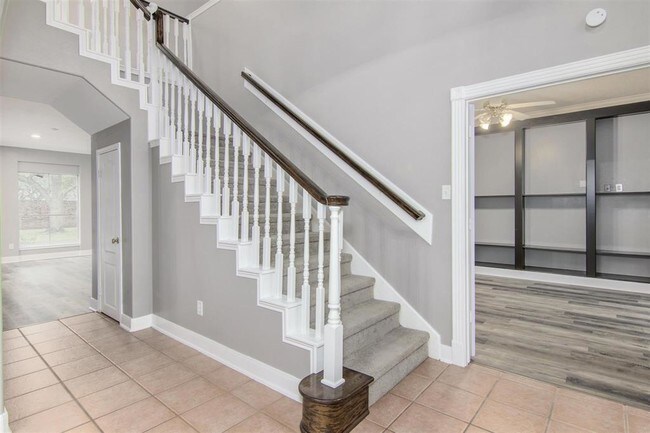 Building Photo - 2117 Enchanted Lake Dr