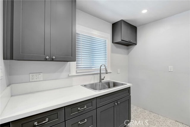 Building Photo - 660 S La Verne Ave
