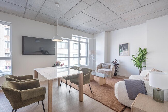 Building Photo - C407