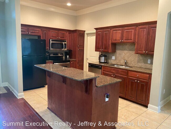 Building Photo - 3 br, 2 bath House - 3811 Crestview Way