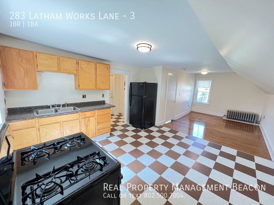 283 Latham Works Ln Unit 3, Hartford, VT 05001 Room for Rent in Hartford, VT