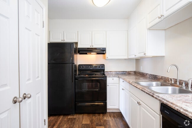 2 beds, 1 bath, 950 sq ft - Homewood Heights