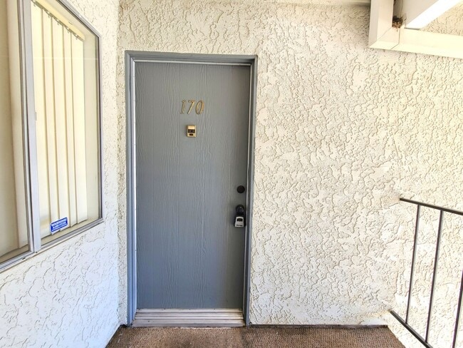 Building Photo - Nice 1-Bedroom Condo in Redlands!