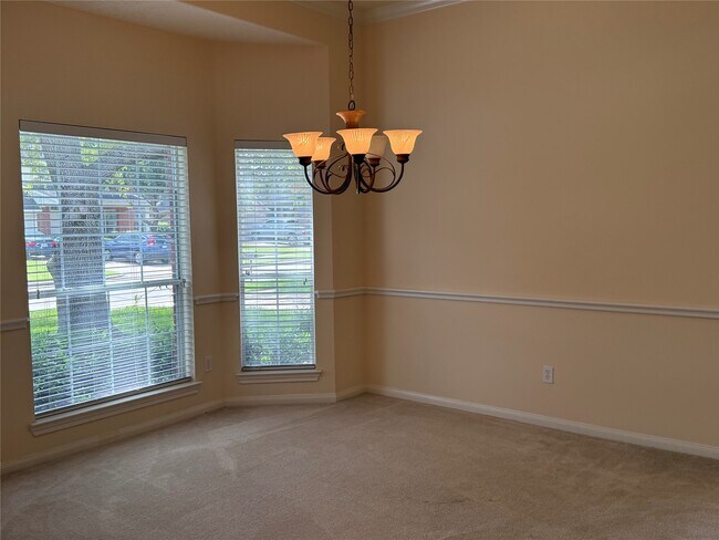 Foto del edificio - 10727 Gilford Crest Dr