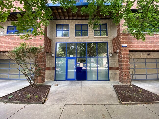 Building Photo - 2251 W Saint Paul Ave