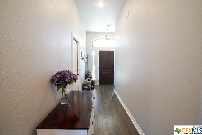 Building Photo - 708 Holstein Dr